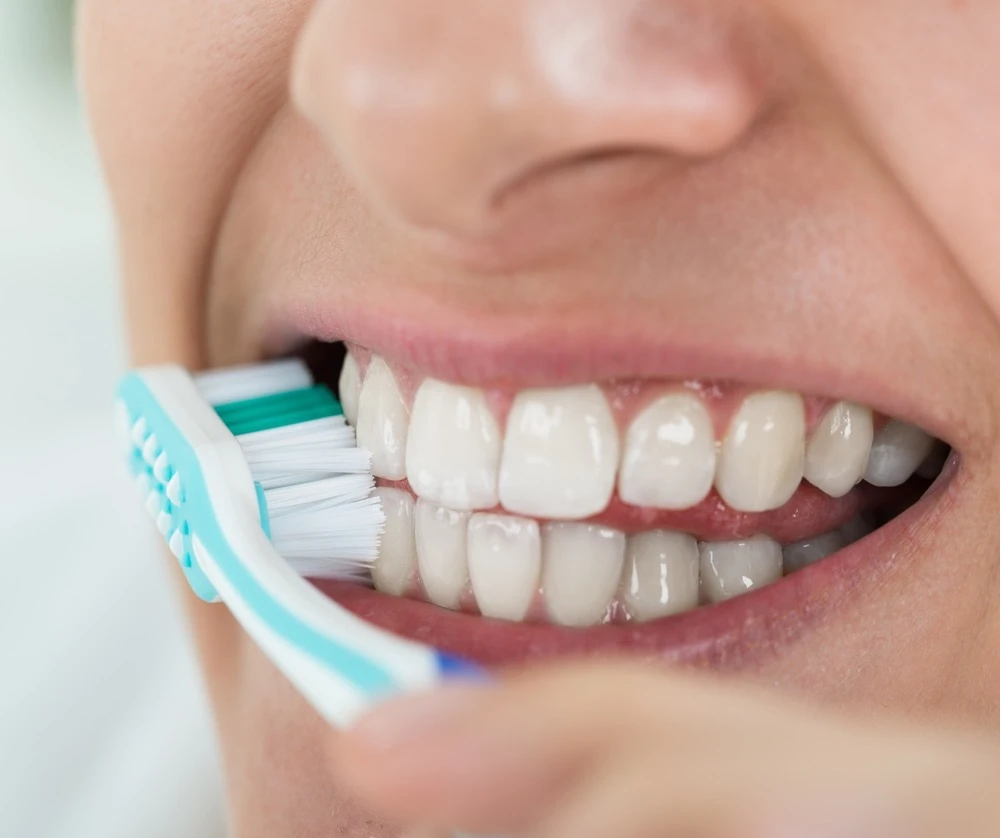 دانستنی های دندانپزشکی برای مردم | چه مسواکی انتخاب کنیم؟