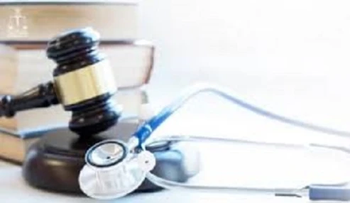 آموزه های قانونی در روابط پزشک و بیمار
